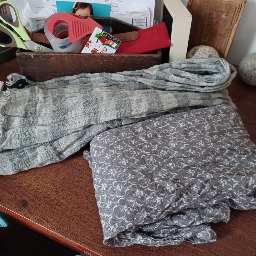 Two greyscarf - Picture 3 of 3